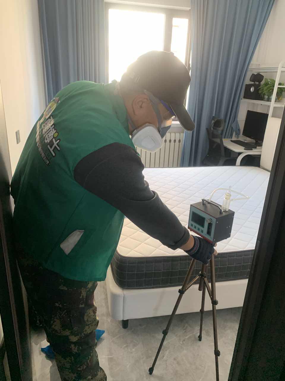 始兴醛博士百和国际小区测甲醛 甲醛检测现场